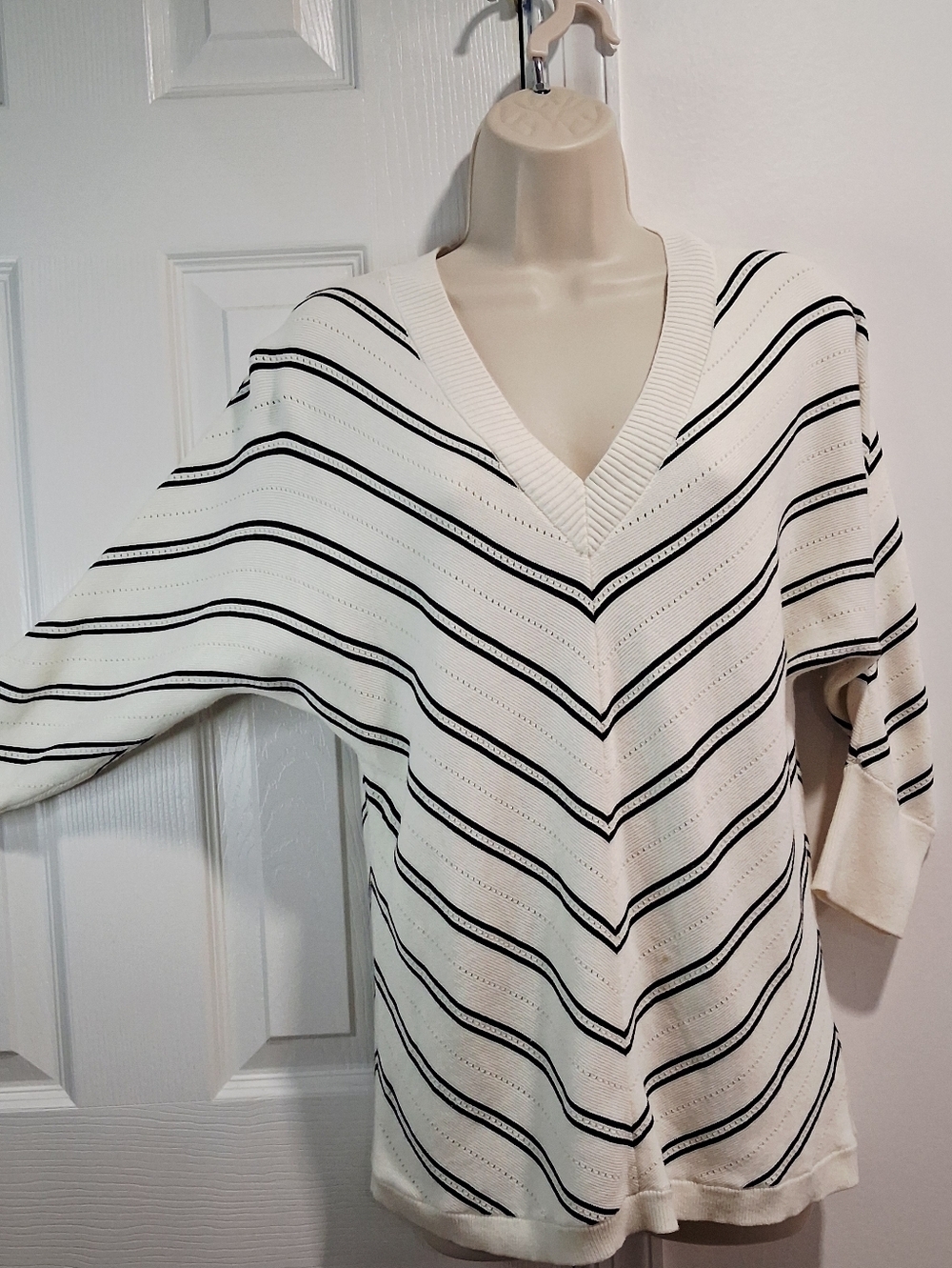 Talbots Black And White Stripes V-Neck Top/ Sweater Knit Size Large Petite